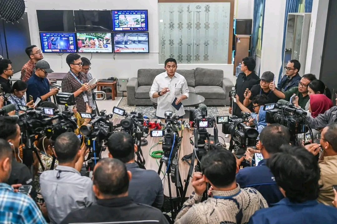 Seskab Teddy: Bantah MBG Kurangi Program & Anggaran Pendidikan, Bahkan Ditambah