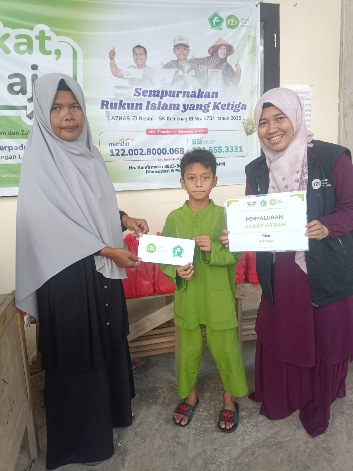 Menebar Kasih di Bulan Suci, SD IT Al Fatih School dan IZI Riau Salurkan Santunan Anak Yatim